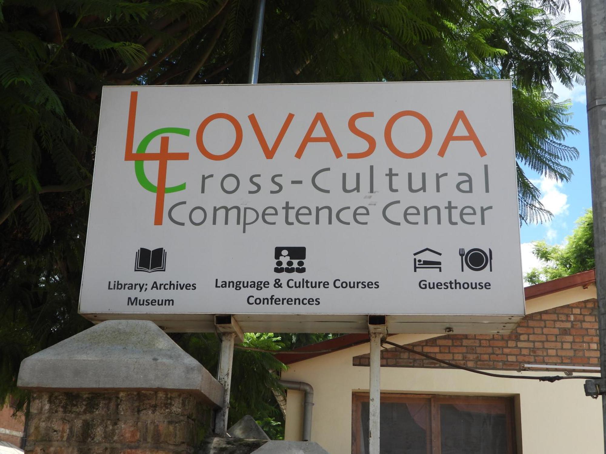 Отель Lovasoa 4C Анцирабе Экстерьер фото